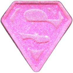 Comprimé Superman — MDMA 50mg; Caffeine 198mg — Madrid, Espagne
